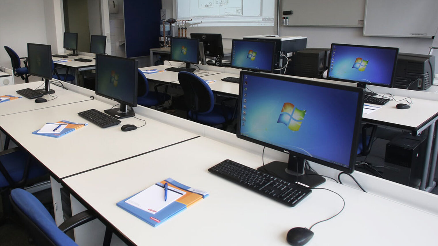 20186 PC Monitor Klassenraum