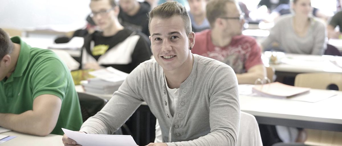 24898 Teilnehmer Schüler Meister Schulung Mann Gruppe
