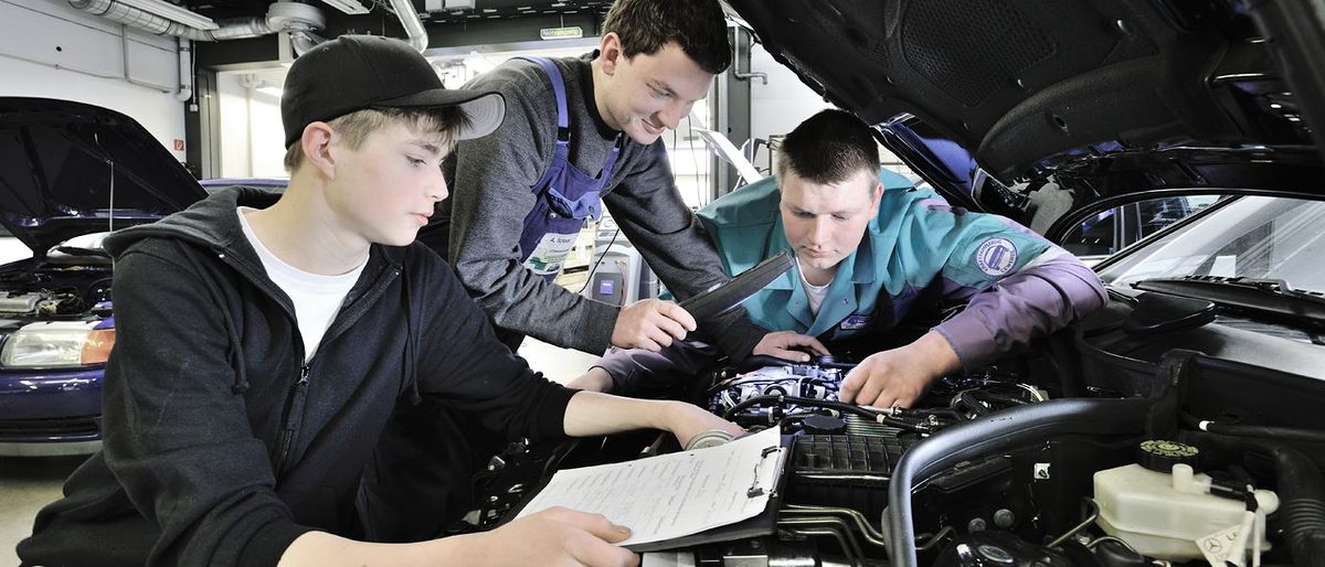 8416 Mann Auto Motorhaube Klemmbrett Azubi Lehrling Werkstatt