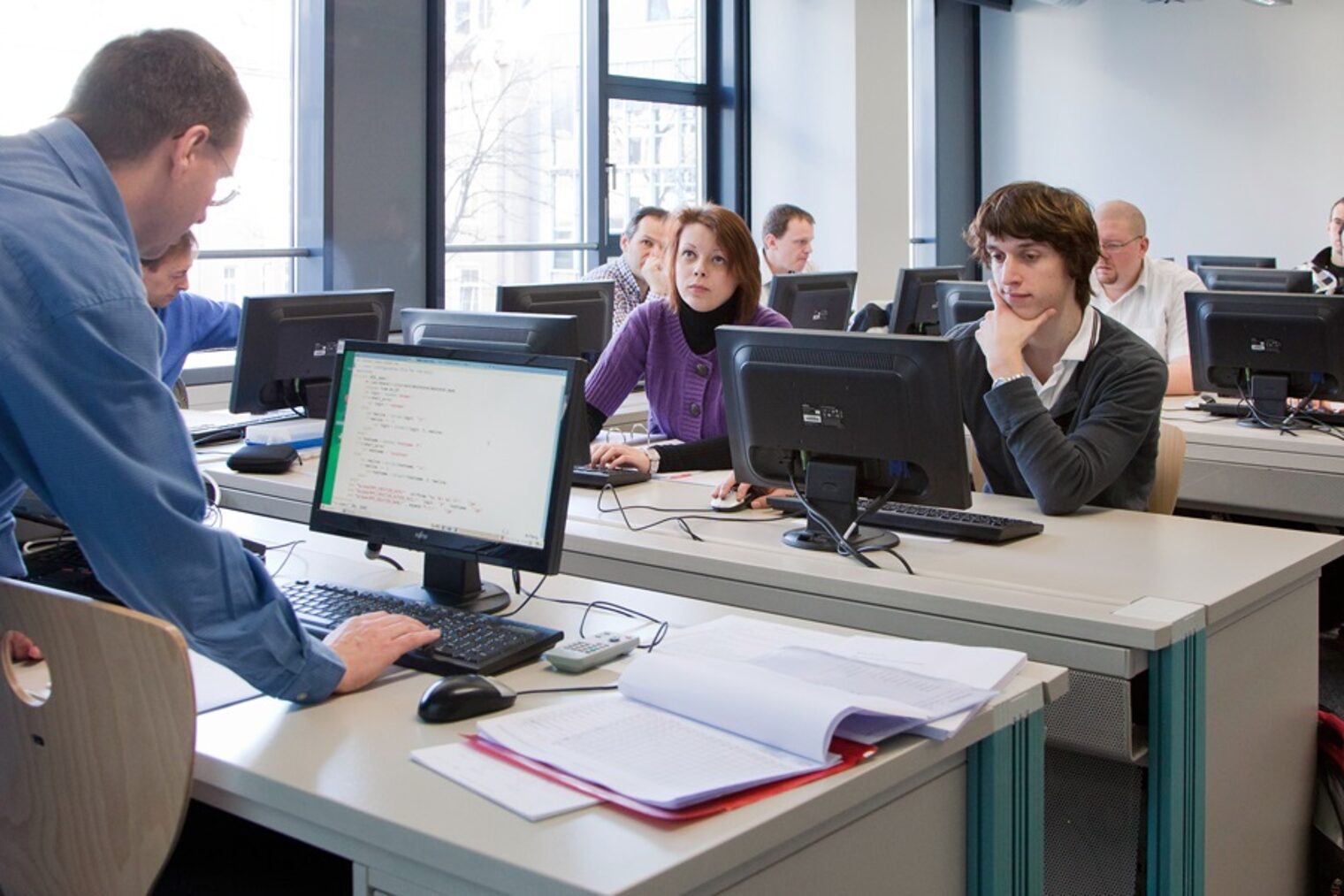 9718 PC Computer Bildschirm Monitor Schulung EDV Dozent Teilnehmer