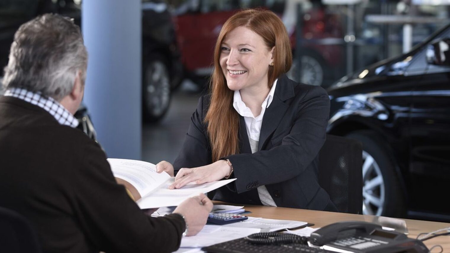 Frau Mann beratung Auto Büro 18035 