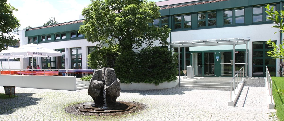 Außenansicht Bildungszentrum Traunstein
