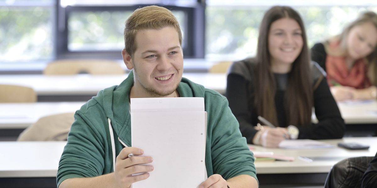 Junge Blätter Stift Unterricht Lachen 15612