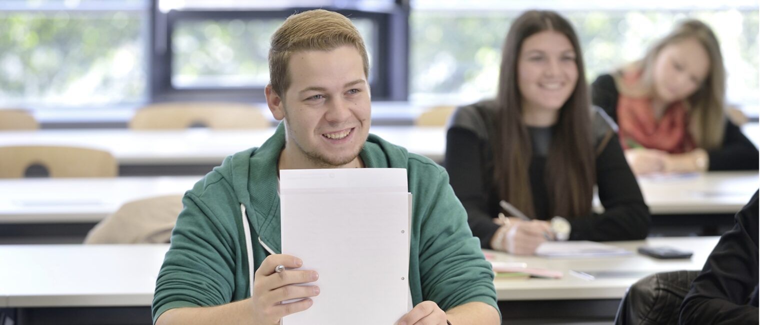 Junge Blätter Stift Unterricht Lachen 15612