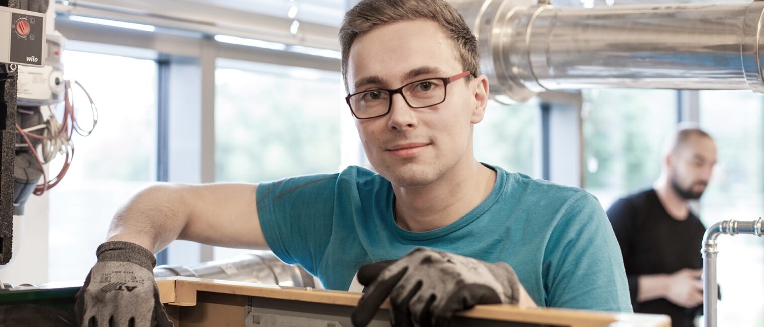 20733 Ausbildung, Auszubildende, Auszubildender, Lehrling, Werkstatt, SHK, Sanitärtechnik, Klimatechnik, Heizungstechnik, Haustechnik, Weiterbildung, Fortbildung mann