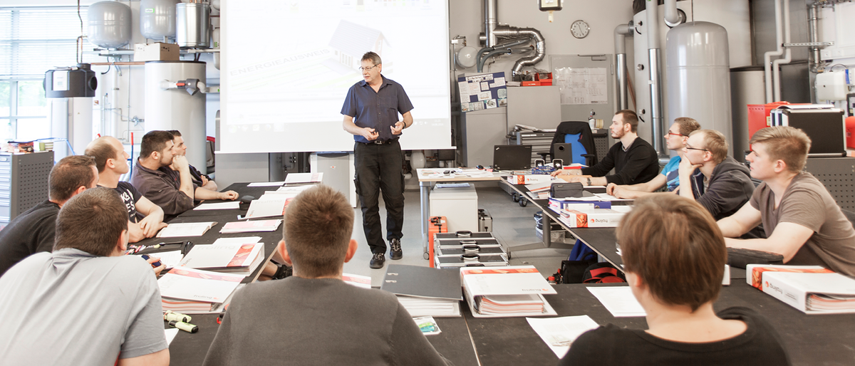 Unterricht Dozent Lehrer Meister Schüler Lehrlinge Werkstatt Übungsraum 20895