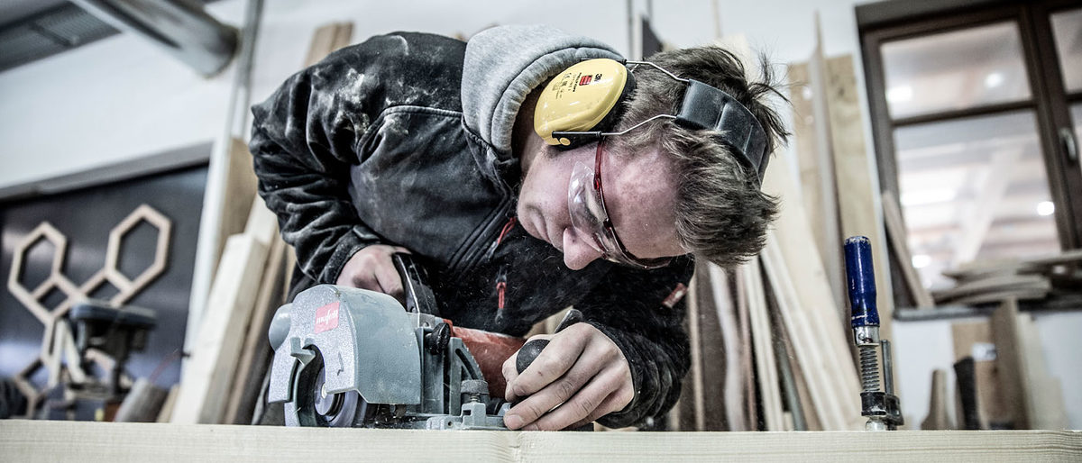 Holz Mann Werkstatt Bau Kreissäge Hand 212247 Arbeitssicherheit Hörschutz Ohrschutz