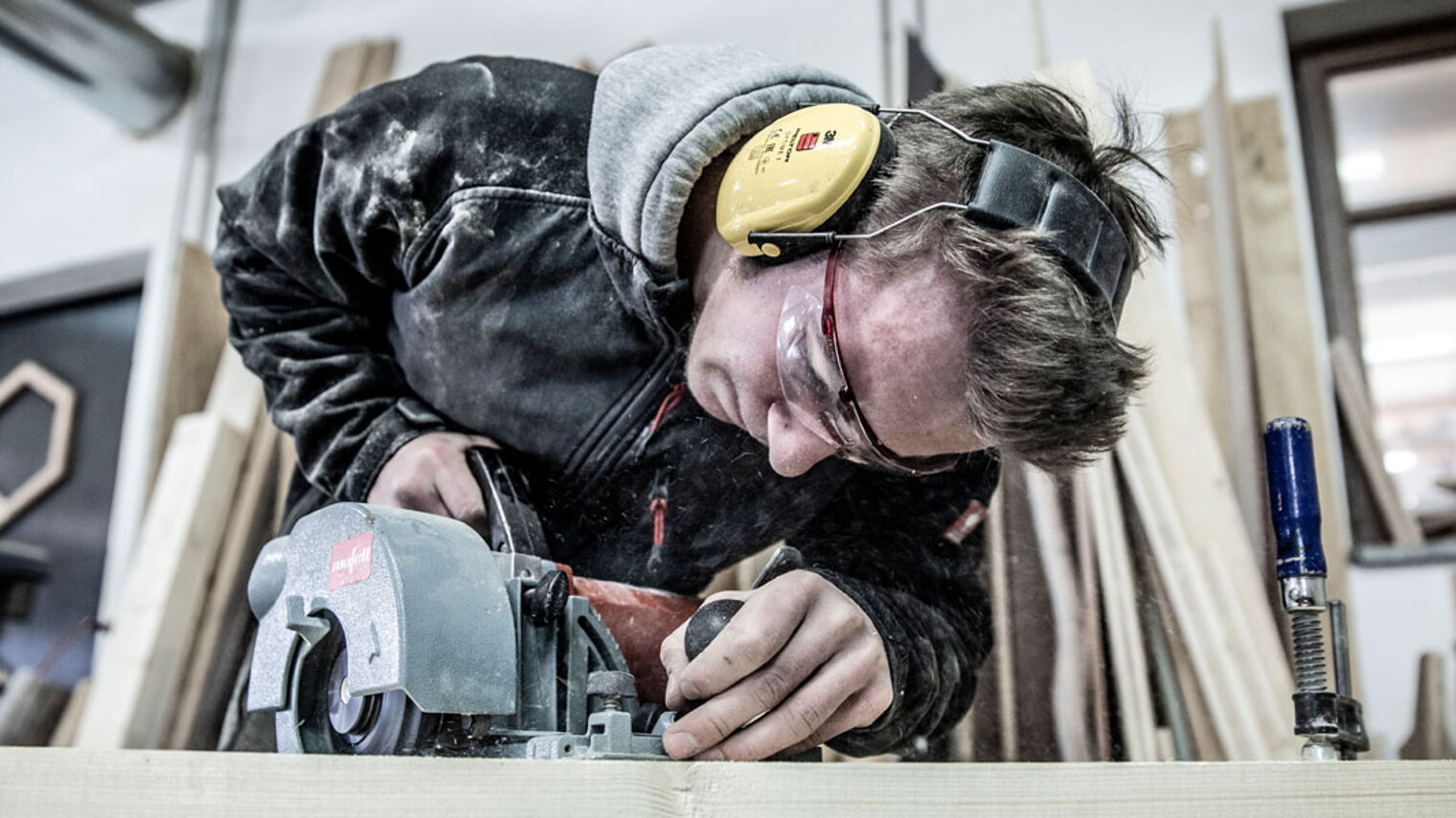 Holz Mann Werkstatt Bau Kreissäge Hand 212247 Arbeitssicherheit Hörschutz Ohrschutz