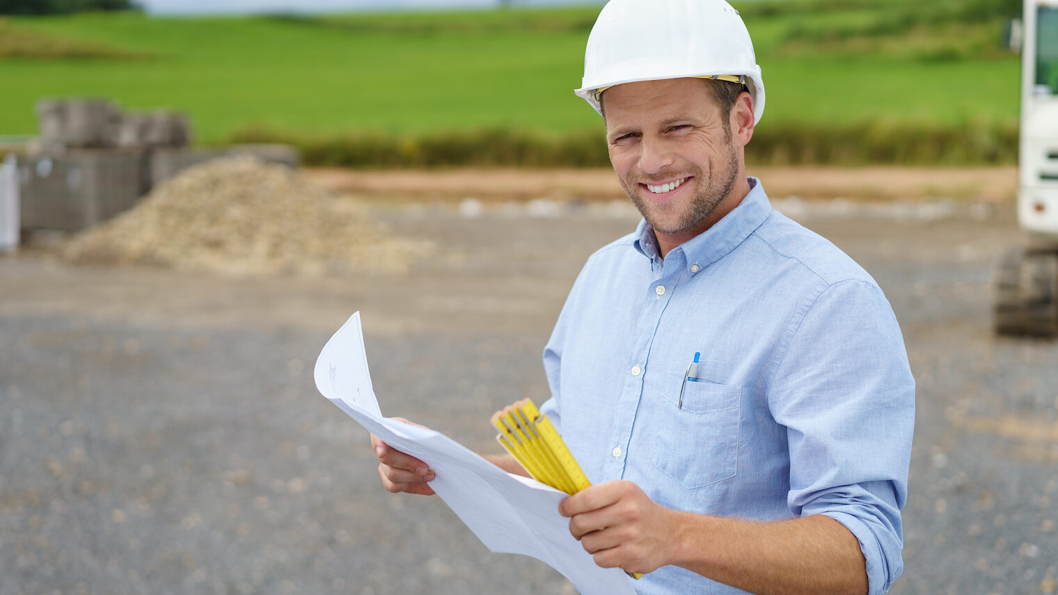 bauingenieur auf der baustelle mit unterlagen Schlagwort(e): baustelle, handwerk, haus, bauen, mann, ingenieur, bauingenieur, architekt, bauarbeiter, bau, helm, plan, planen, material, kaufmann, unternehmer, handwerker, statiker, experte, rohbau, unterlagen, zollstock, bagger, neubau, hausbau, kompetenz, sicherheit, meister, geselle, draußen, stehen, werkzeug, arbeit, arbeiten, job, beruf, person, mensch, männlich, hemd, lächeln, 30s, 40s, baustelle, handwerk, haus, bauen, mann, ingenieur, bauingenieur, architekt, bauarbeiter, bau, helm, plan, planen, material, kaufmann, unternehmer, handwerker, statiker, experte, rohbau, unterlagen, zollstock, bagger, neubau, hausbau, kompetenz, sicherheit, meister, geselle, draußen, stehen, werkzeug, arbeit, arbeiten, job, beruf, person, mensch, männlich, hemd, lächeln, 30s, 40s 122132963